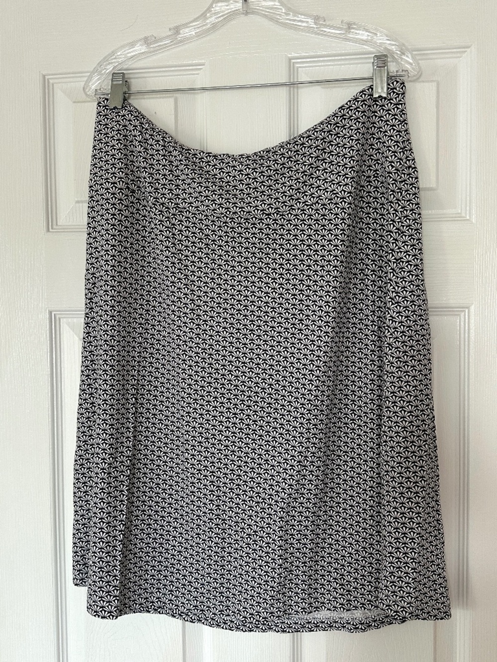 Laura Scott Women's Black and White Midi Skirt Size Large